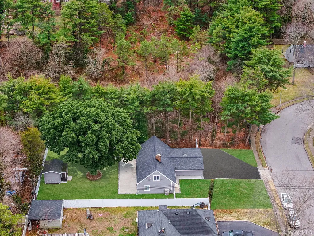 157 Serpentine Lane Islandia NY 11749