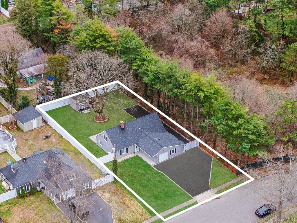 157 Serpentine Lane Islandia NY 11749