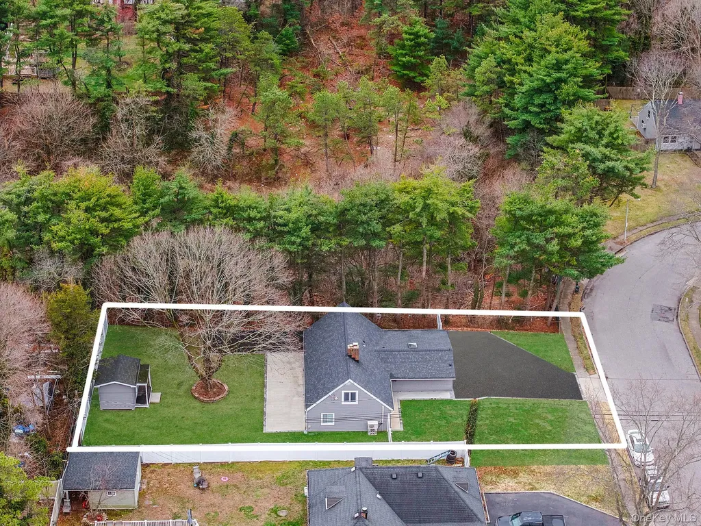 157 Serpentine Lane Islandia NY 11749