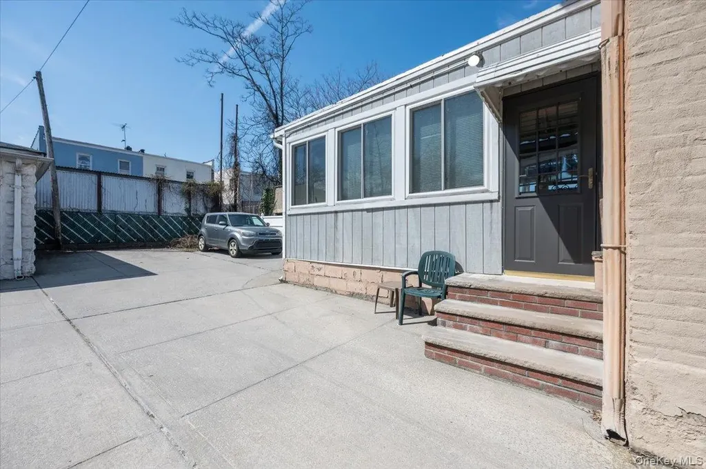 717 Calhoun Avenue Bronx NY 10465