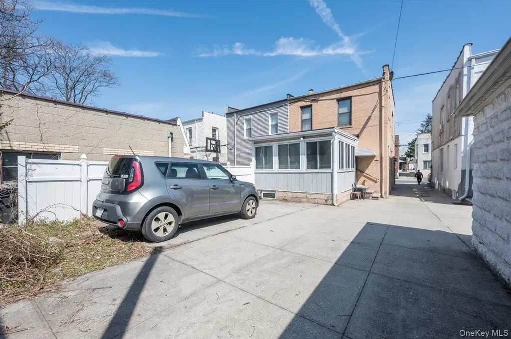 717 Calhoun Avenue Bronx NY 10465