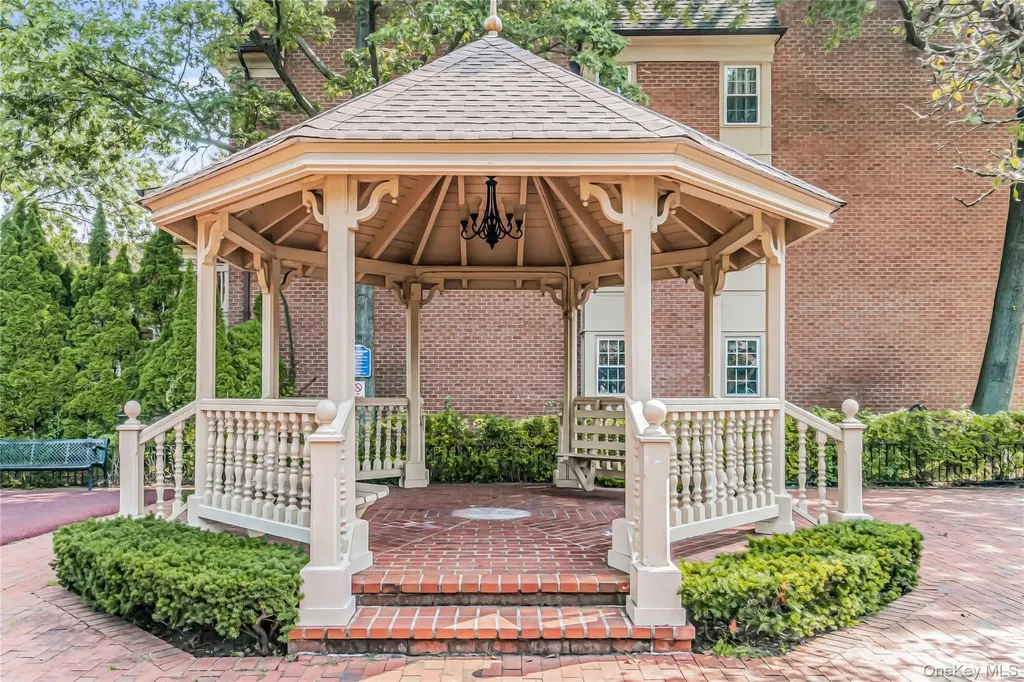 20617 Lori Drive Bayside NY 11360