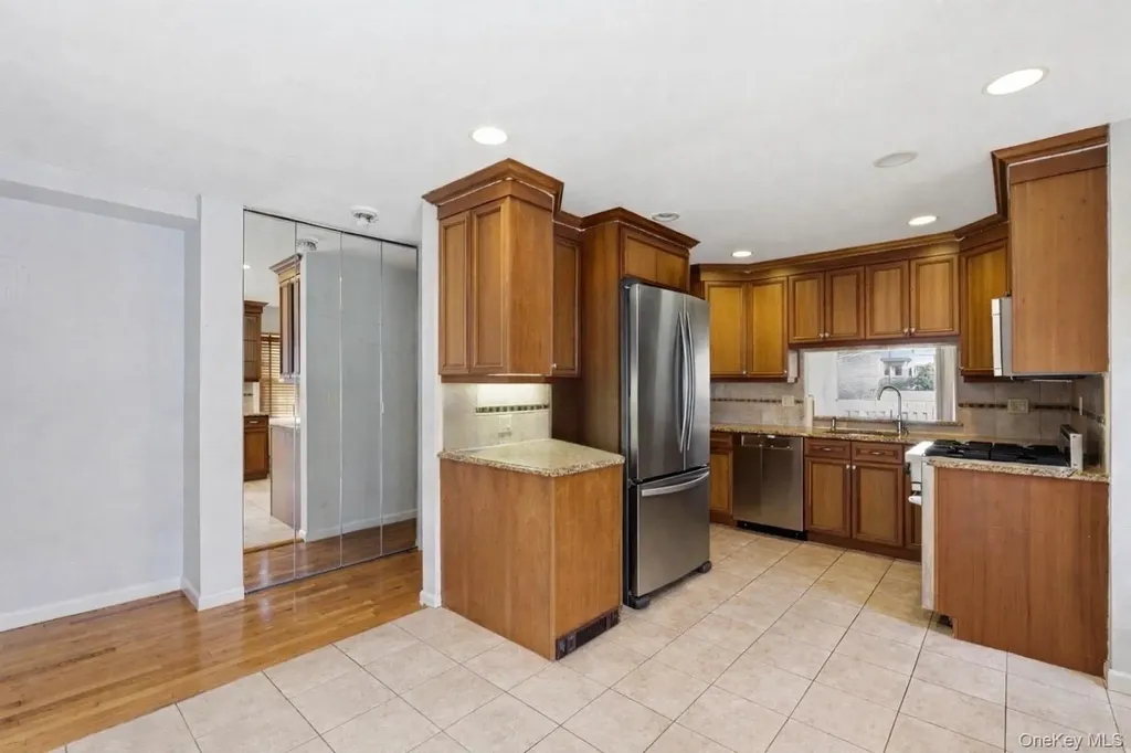 20617 Lori Drive Bayside NY 11360