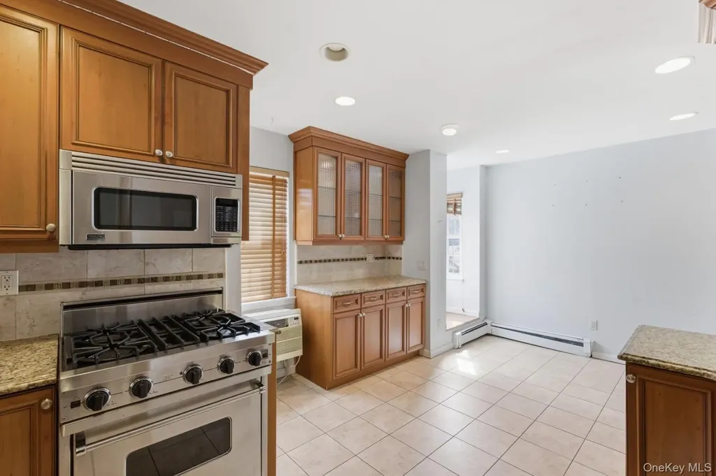20617 Lori Drive Bayside NY 11360