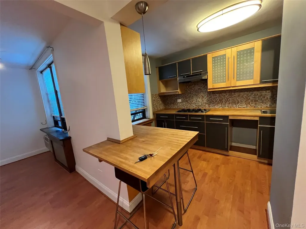 14050 Burden Crescent Briarwood NY 11435