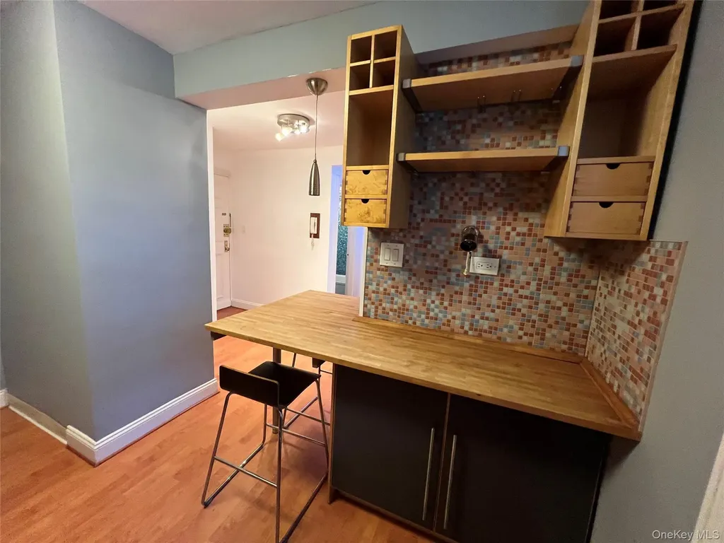14050 Burden Crescent Briarwood NY 11435