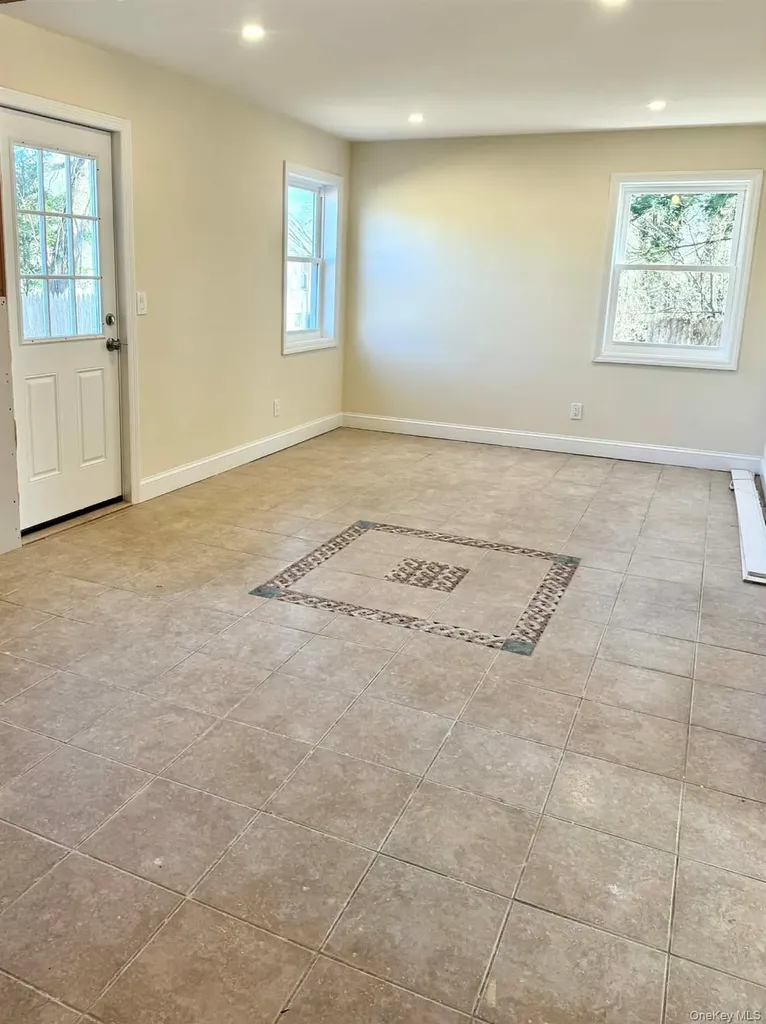 31 Perry Lane Wheatley Heights NY 11798