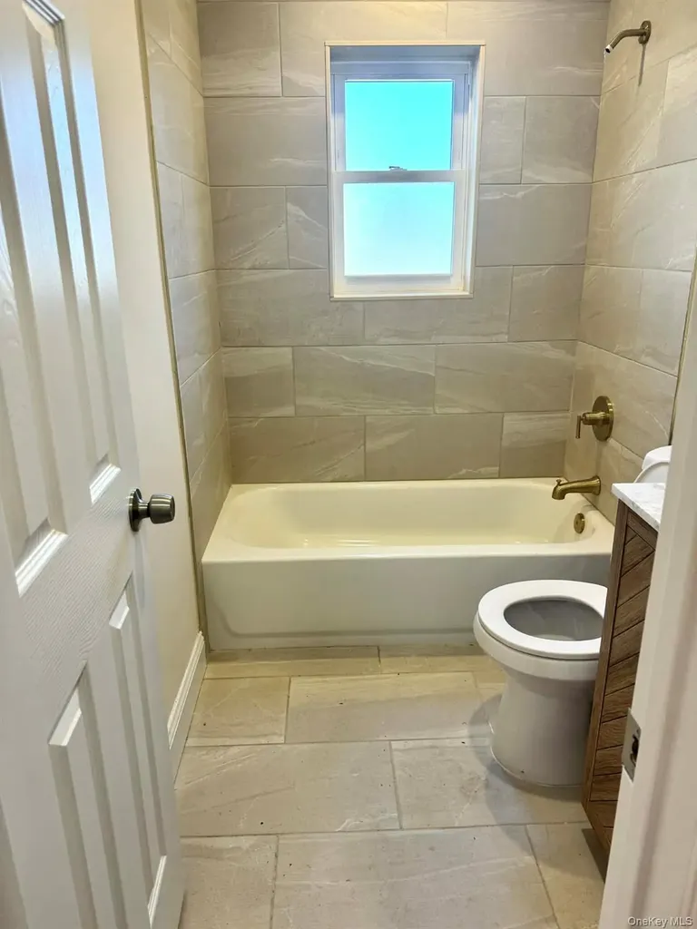 31 Perry Lane Wheatley Heights NY 11798