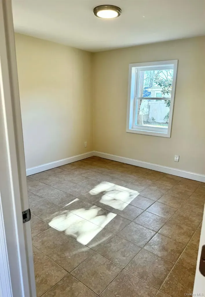 31 Perry Lane Wheatley Heights NY 11798