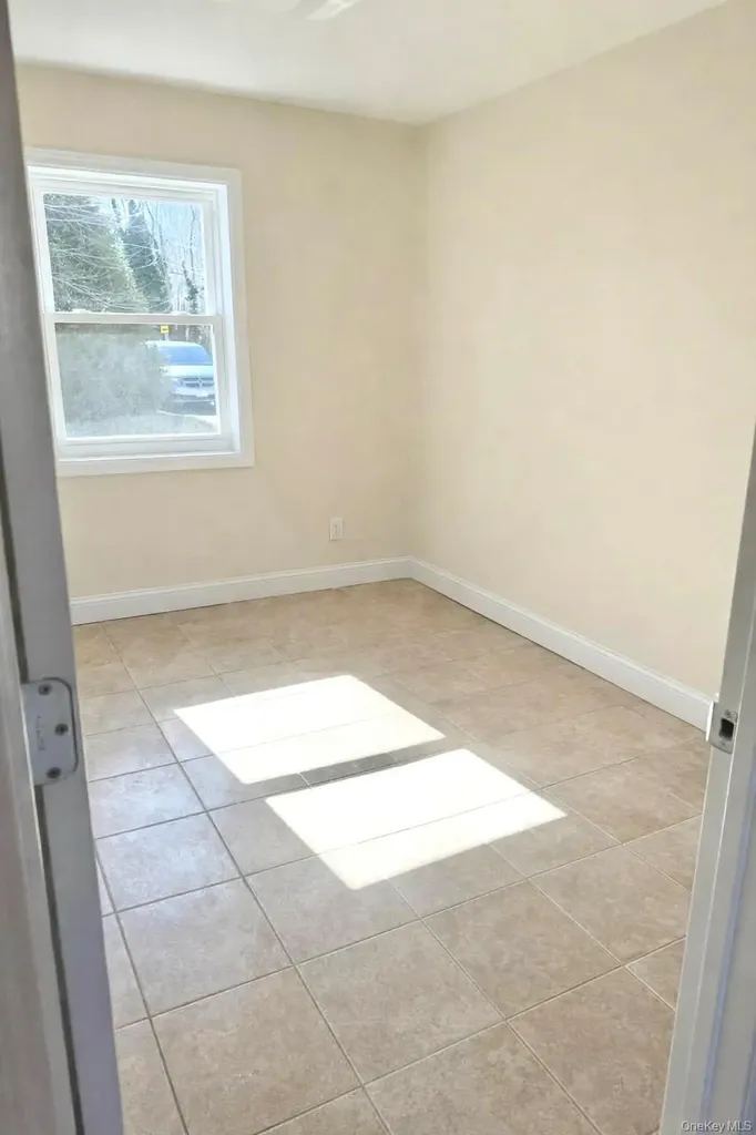31 Perry Lane Wheatley Heights NY 11798