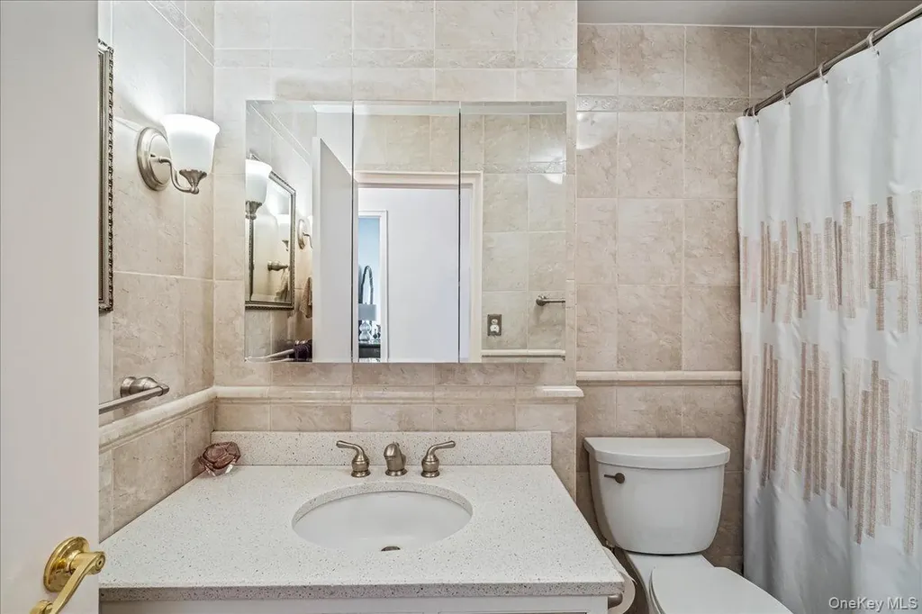 16625 Powells Cove Boulevard Beechhurst NY 11357