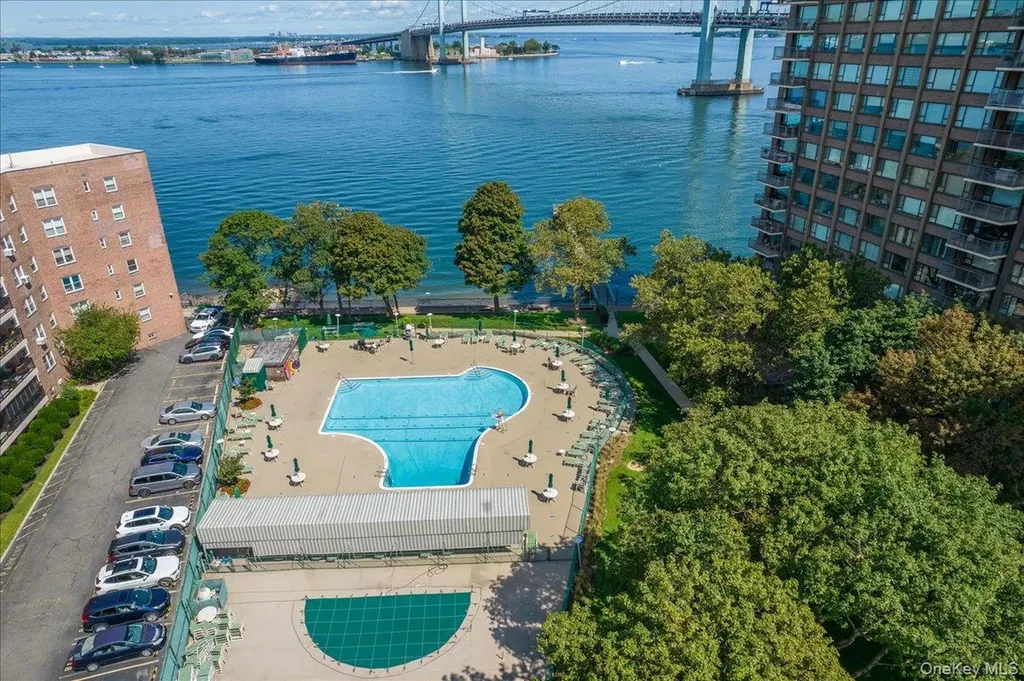 16625 Powells Cove Boulevard Beechhurst NY 11357