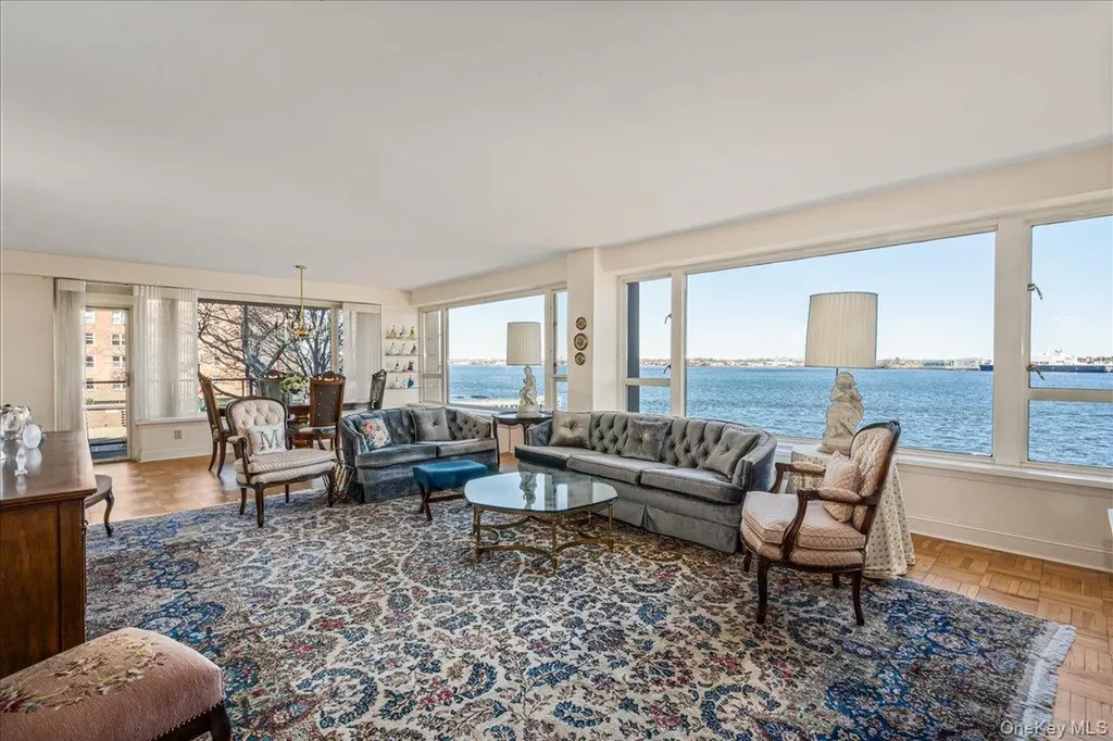 16625 Powells Cove Boulevard Beechhurst NY 11357