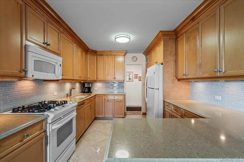 16625 Powells Cove Boulevard Beechhurst NY 11357