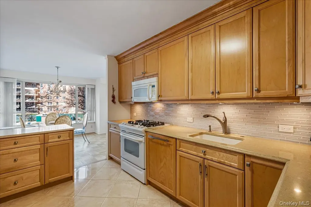 16625 Powells Cove Boulevard Beechhurst NY 11357