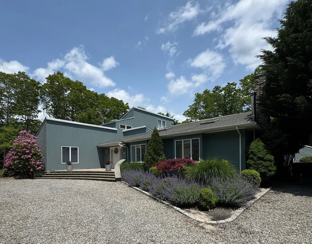 26 Woodedge Trail Quogue NY 11959