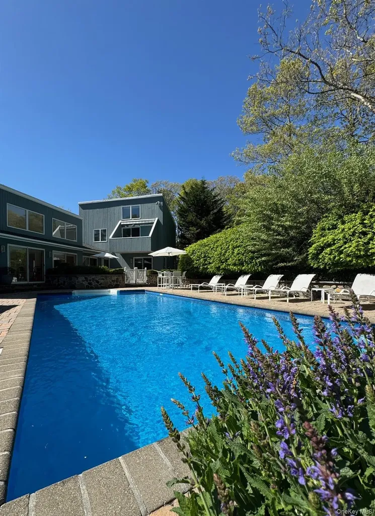 26 Woodedge Trail Quogue NY 11959