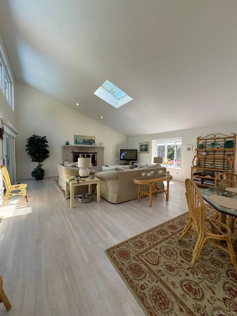 26 Woodedge Trail Quogue NY 11959