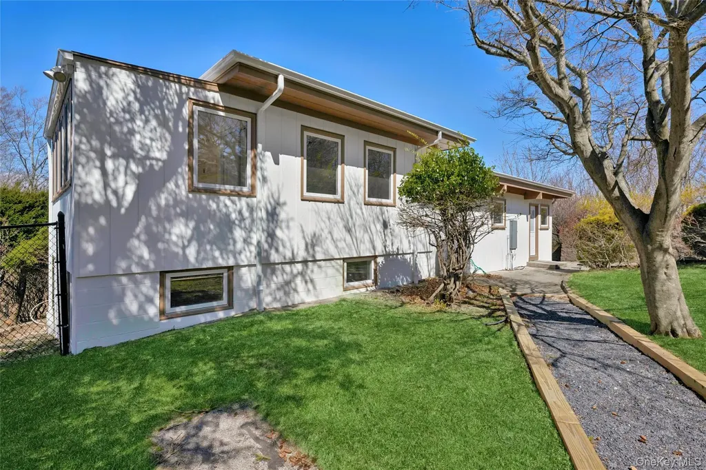 2 Dolphin Way Riverhead NY 11901