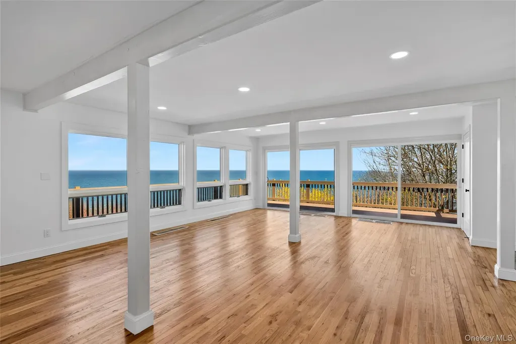 2 Dolphin Way Riverhead NY 11901