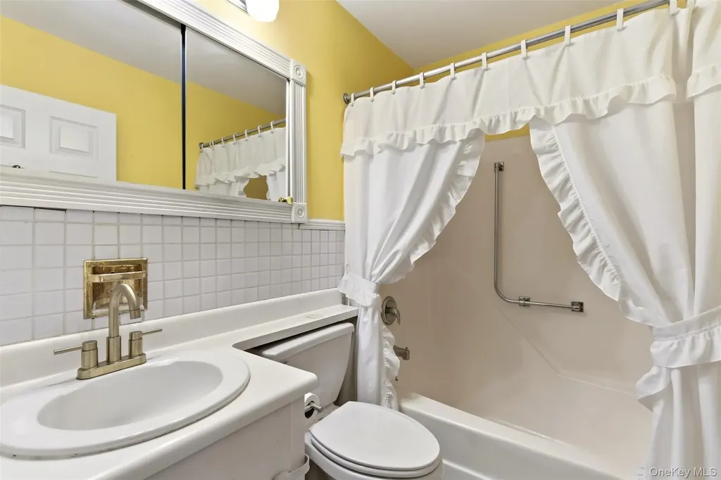 47 Forge Lane Coram NY 11727