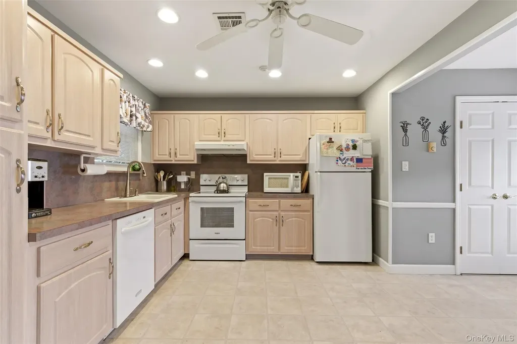 47 Forge Lane Coram NY 11727