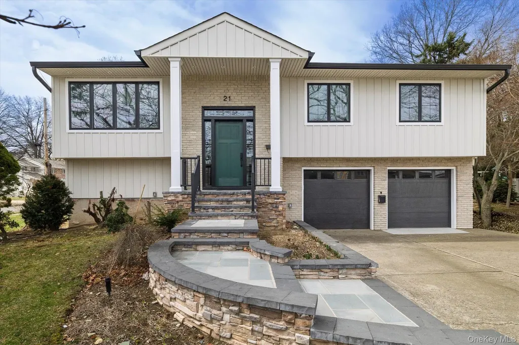 21 Dunhill Road New Hyde Park NY 11040