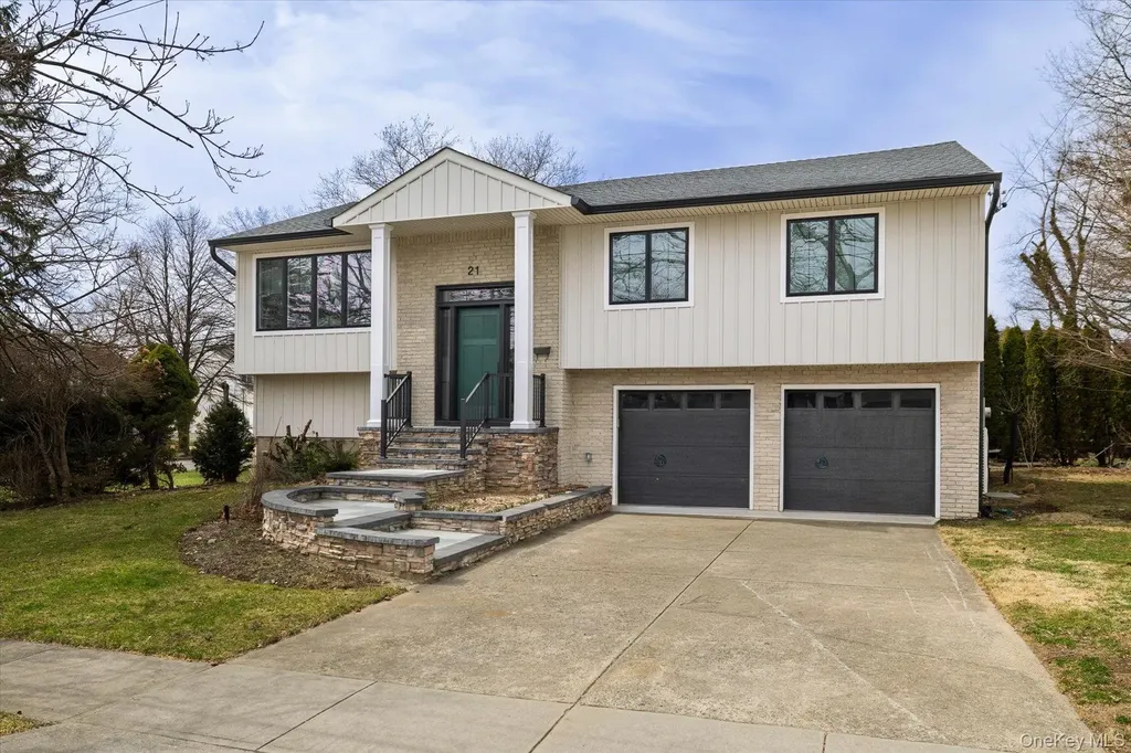 21 Dunhill Road New Hyde Park NY 11040