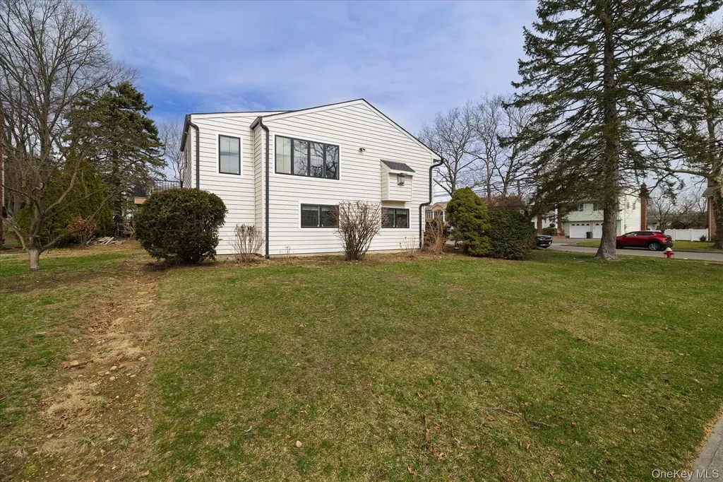 21 Dunhill Road New Hyde Park NY 11040