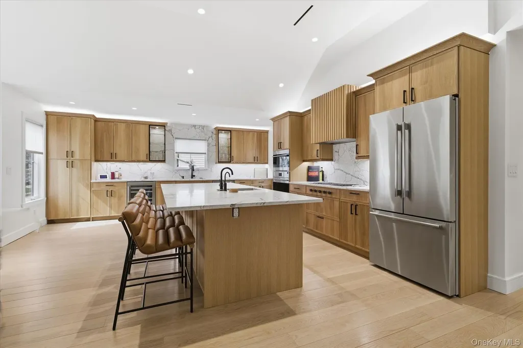 21 Dunhill Road New Hyde Park NY 11040