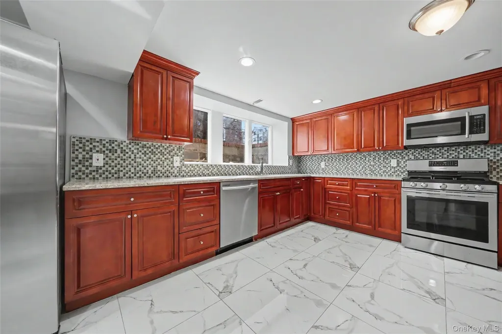 635 E Lincoln Avenue Mount Vernon NY 10552