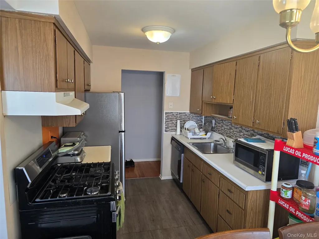 14 Normandy Village Nanuet NY 10954