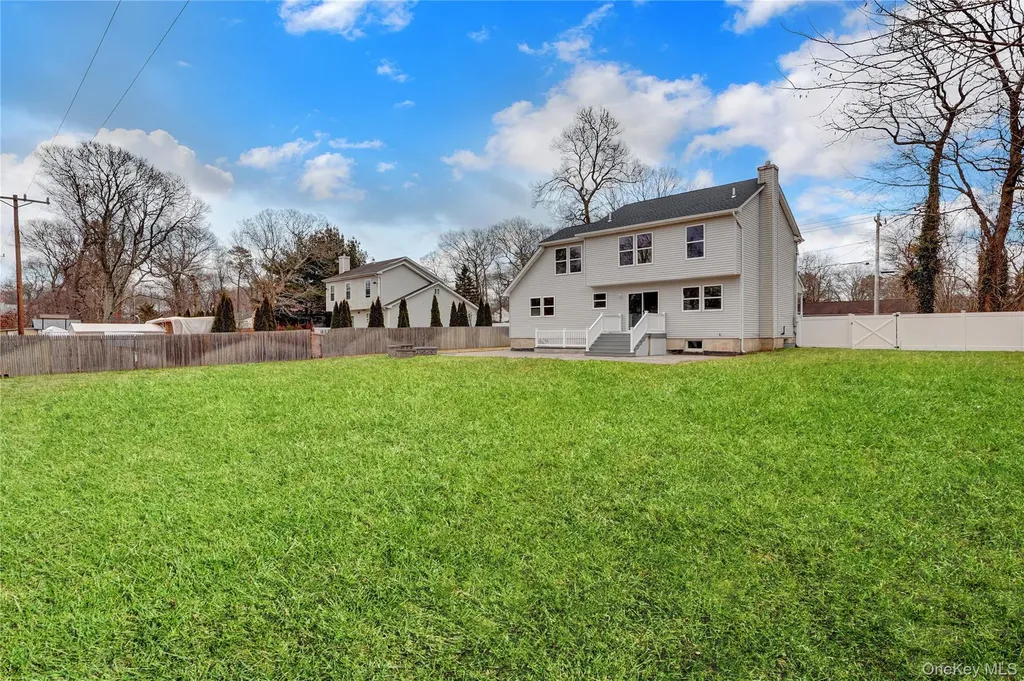 85 Patchogue Avenue Mastic NY 11950