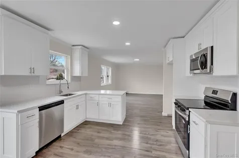 85 Patchogue Avenue Mastic NY 11950