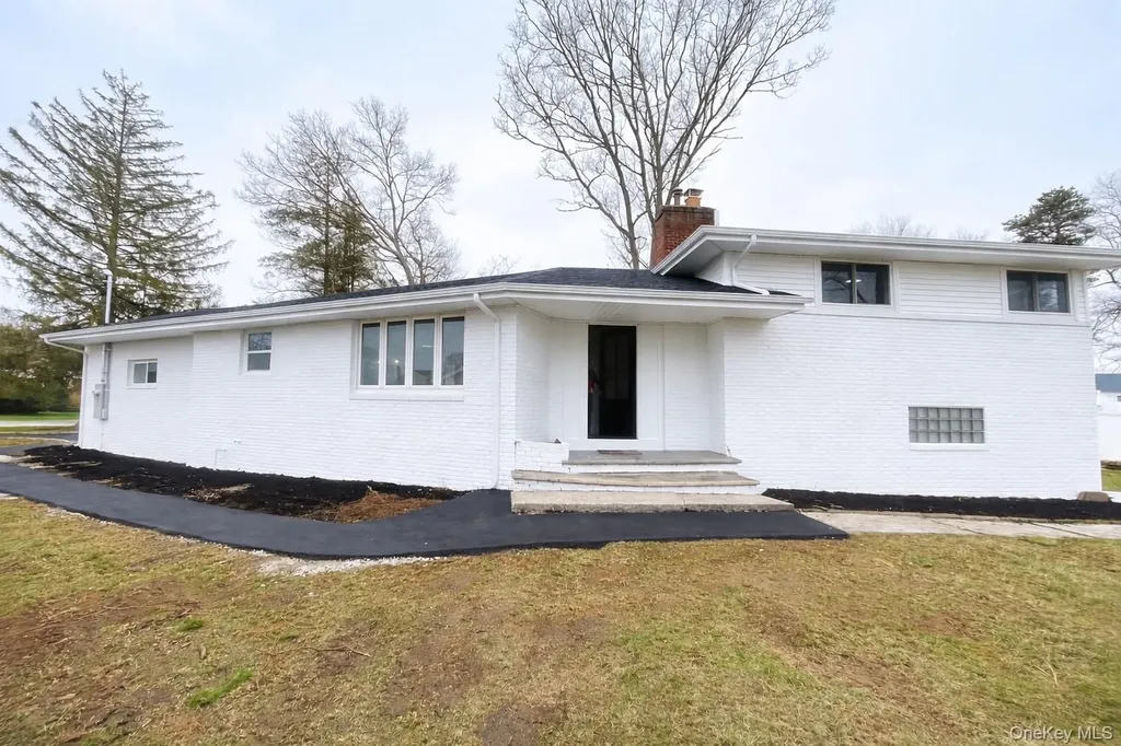 40 Arbour Street West Islip NY 11795