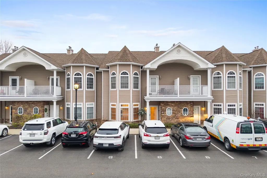5 Jacqueline Way North Babylon NY 11703