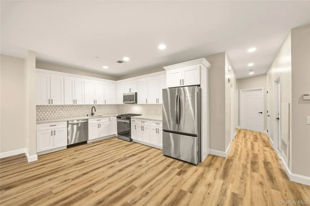 5 Jacqueline Way North Babylon NY 11703