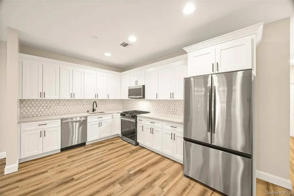 5 Jacqueline Way North Babylon NY 11703