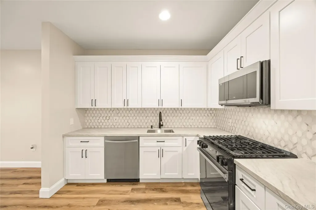 5 Jacqueline Way North Babylon NY 11703