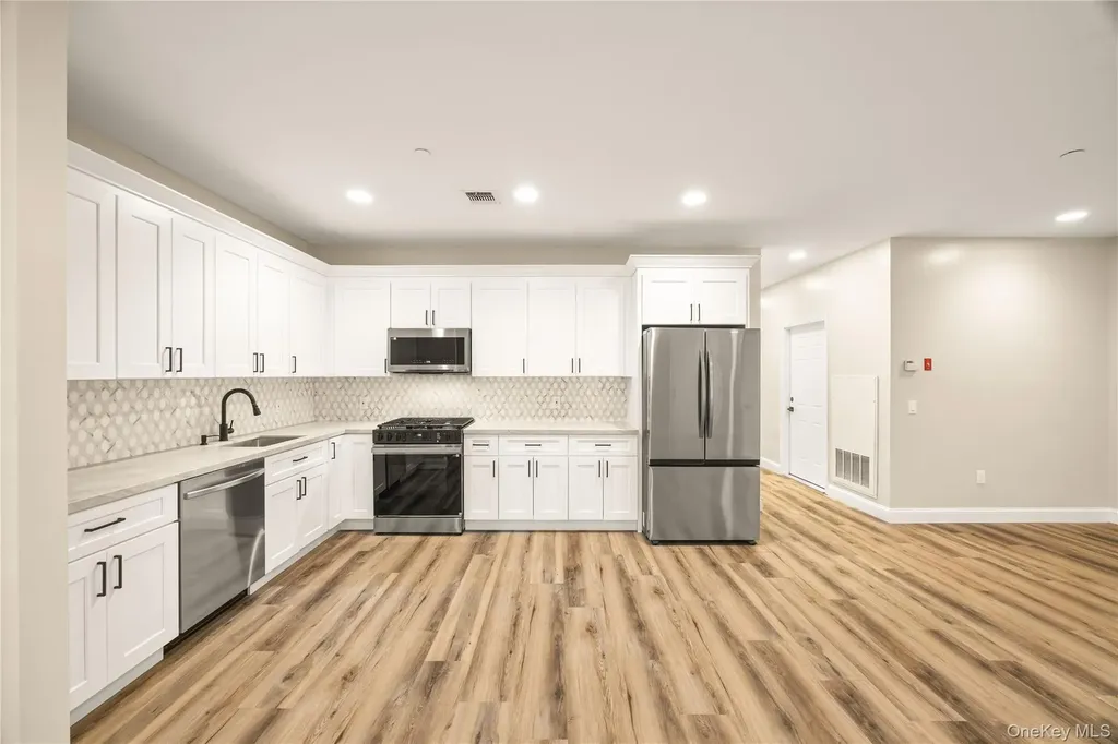 5 Jacqueline Way North Babylon NY 11703