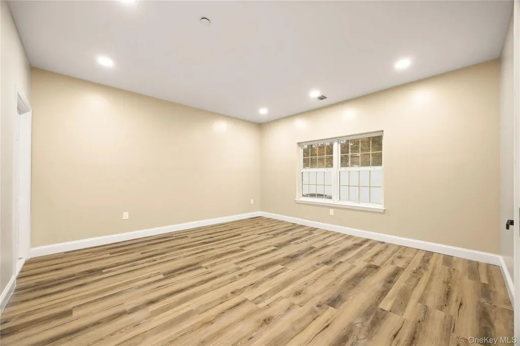 5 Jacqueline Way North Babylon NY 11703