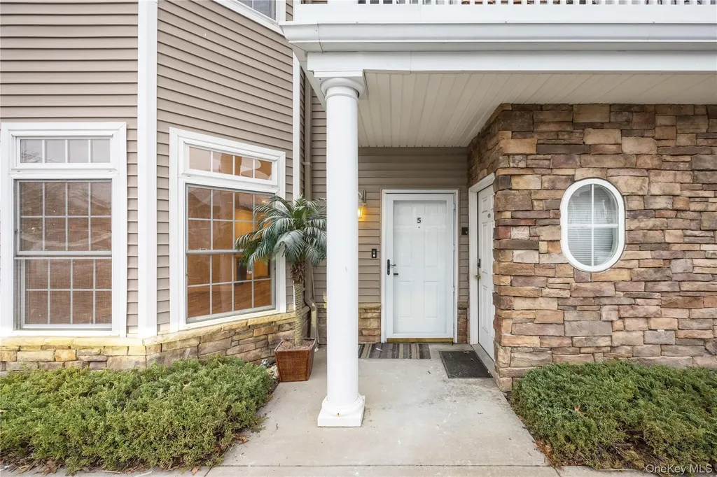 5 Jacqueline Way North Babylon NY 11703