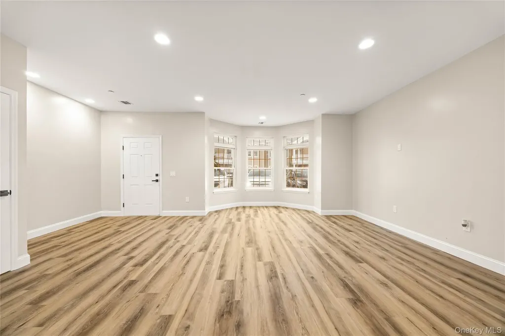 5 Jacqueline Way North Babylon NY 11703
