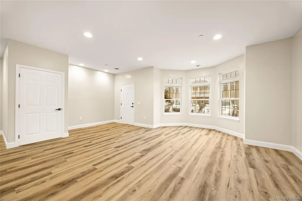 5 Jacqueline Way North Babylon NY 11703