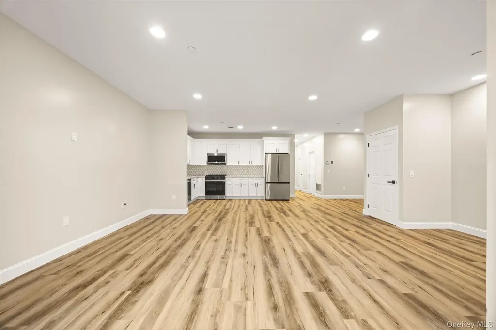 5 Jacqueline Way North Babylon NY 11703