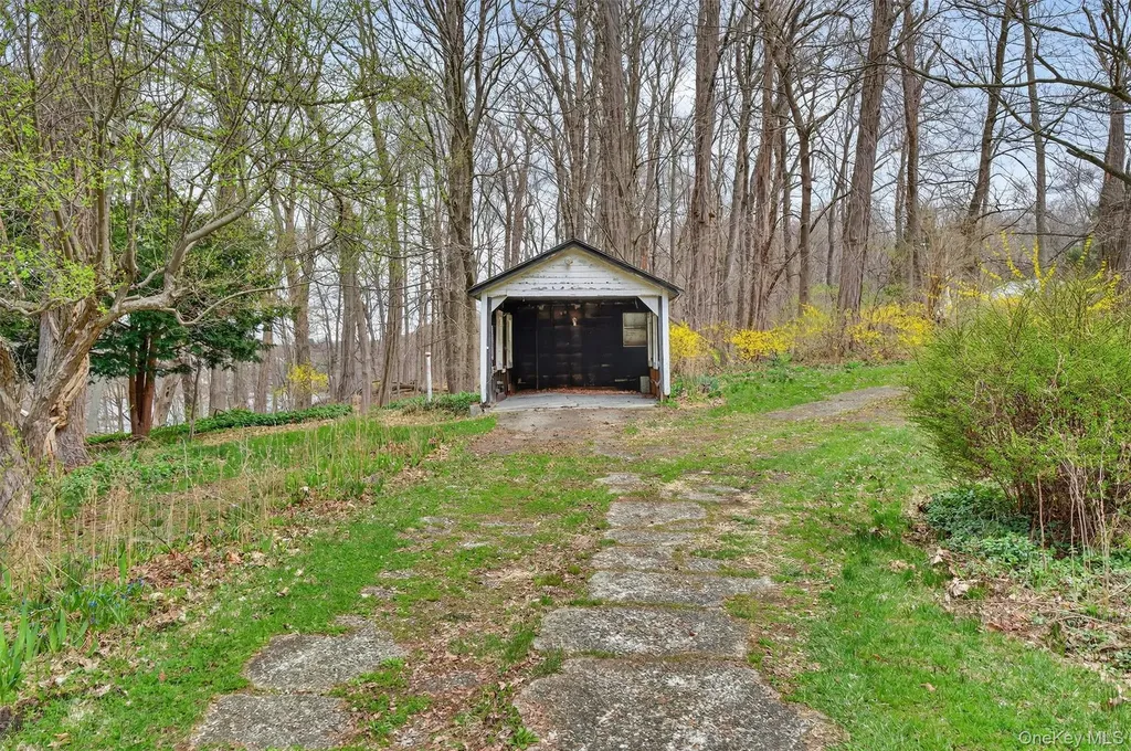 16 Hamilton Road Wappingers Falls NY 12590