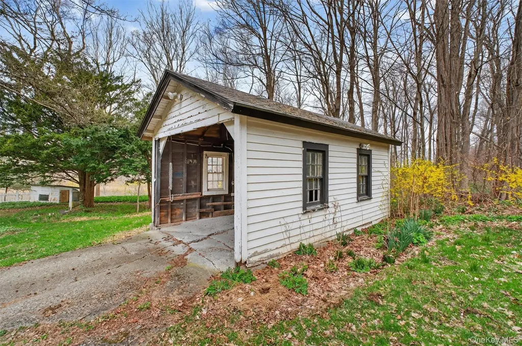 16 Hamilton Road Wappingers Falls NY 12590