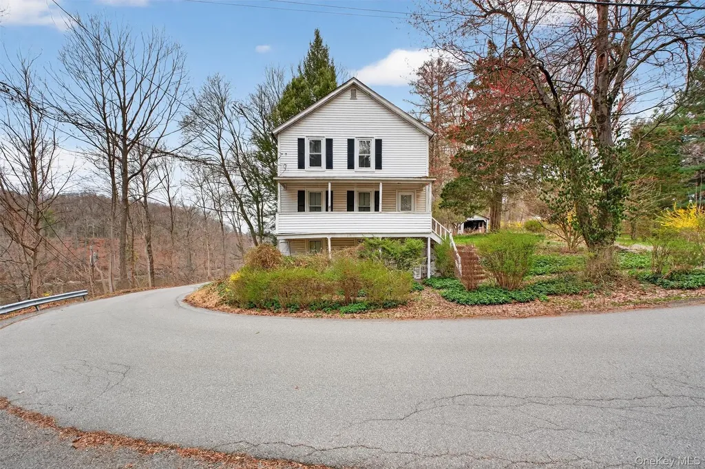16 Hamilton Road Wappingers Falls NY 12590