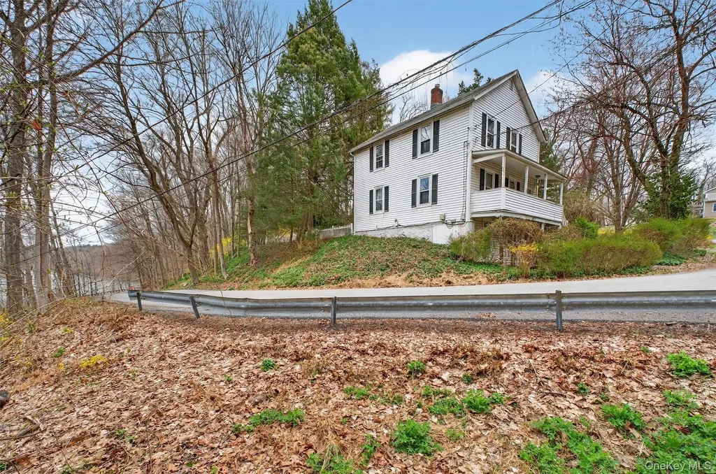 16 Hamilton Road Wappingers Falls NY 12590