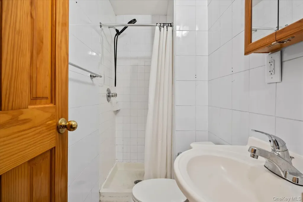 5263 65th Place Maspeth NY 11378